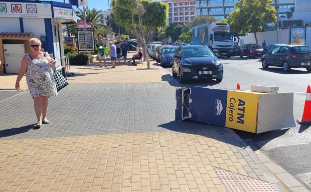 Intentan robar un cajero, se les rompe la cuerda con el que lo ataron y se dan a la fuga