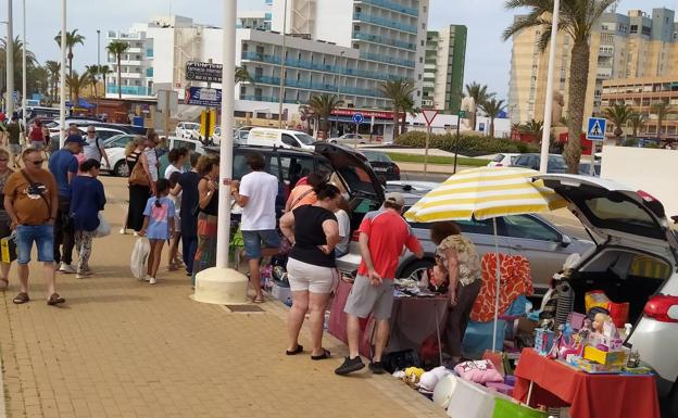 Vuelve con éxito el mercadillo 'Car Boot Sale' de la Urbanización