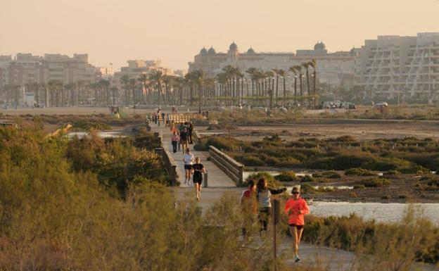 Costas aprueba el nuevo deslinde litoral entre Roquetas y Aguadulce que deja fuera 25 hectáreas por orden judicial
