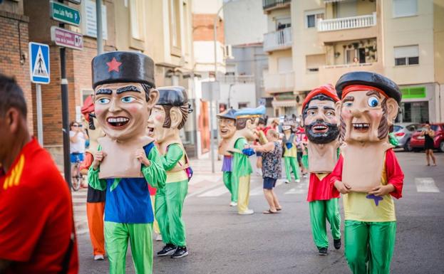 Roquetas sale a la calle para disfrutar de sus fiestas
