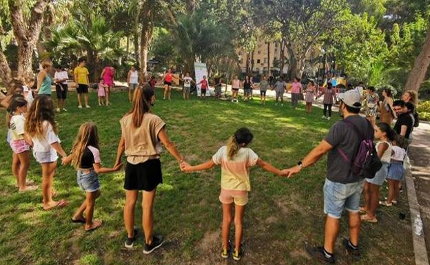 Roquetas participará en un proyecto piloto de la Junta para atención a familias vulnerables