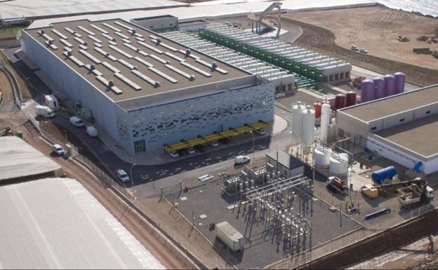 Roquetas pide aumentar su cuota de agua desalada para atender sus necesidades y crecimiento
