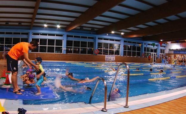 Roquetas comienza los trámites para construir una nueva piscina con la que retomará la Ciudad Deportiva