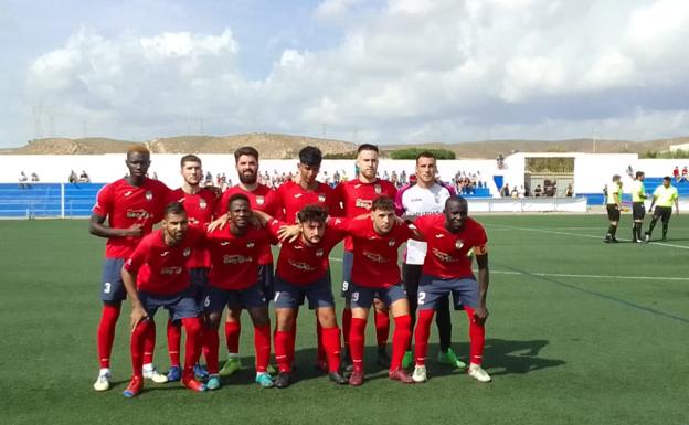 El equipo AD Roquetas 2018 en Carboneras. 