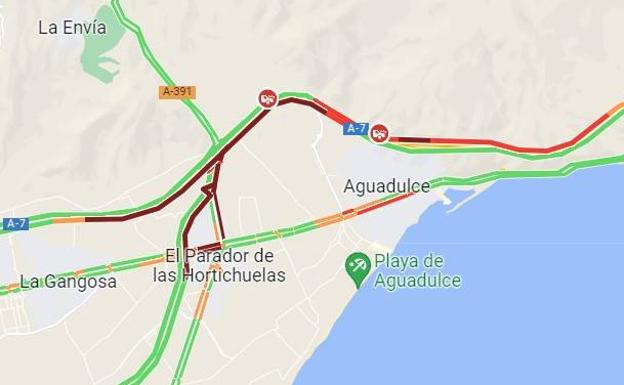 Una colisión múltiple colapsa la A7 y los accesos de El Parador y Aguadulce este viernes