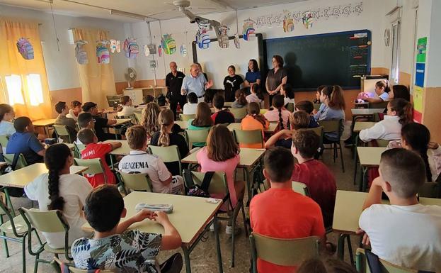 Vícar inicia una campaña contra el acoso escolar en los centros educativos