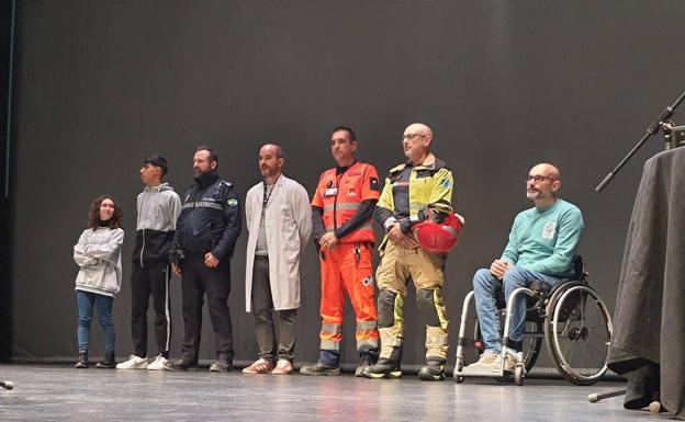 Lágrimas y emociones para concienciar a estudiantes sobre los peligros de la carretera