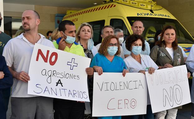 Ocho meses de cárcel por agredir, insultar y amenazar a un médico en Roquetas