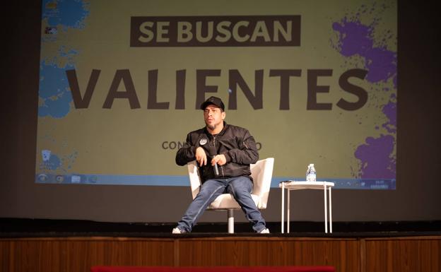 'El Langui' busca estudiantes «valientes» para concienciar contra el bullying