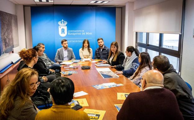 Roquetas quiere que los jóvenes compren en el comercio local