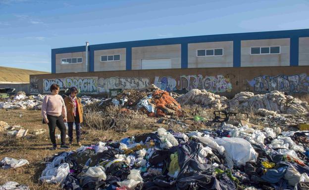 IU denuncia el «abandono» que sufre el barrio de Cortijos de Marín por parte de Amat
