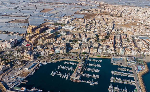 Uno de cada tres vecinos de Roquetas de Mar es extranjero