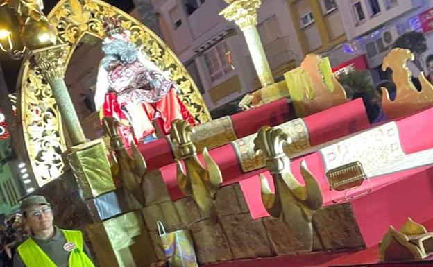 El PSOE exige responsabilidades tras unas cabalgatas de Reyes Magos sin apenas caramelos