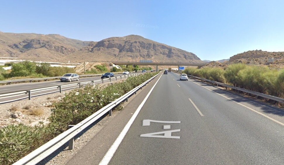 Investigado un conductor que circuló ebrio ocho kilómetros en sentido contrario por la A-7 en Roquetas