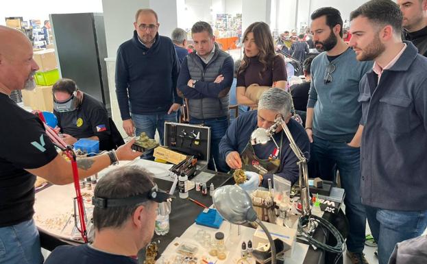 Aficionados al modelismo se dan cita en Roquetas en un encuentro con talleres de expertos