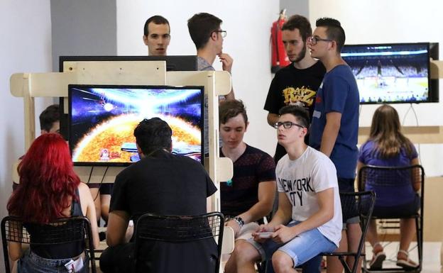 Level Ub inunda el Hospital de Santiago de actividades de ocio alternativo