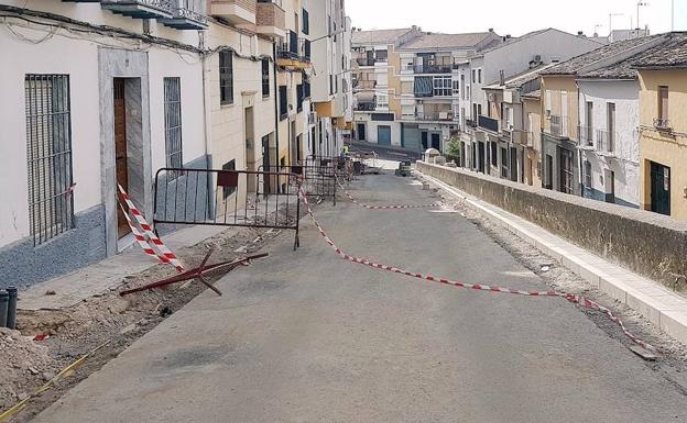 Renovación del acerado y reordenación del estacionamiento en la calle Carnicerito de Úbeda