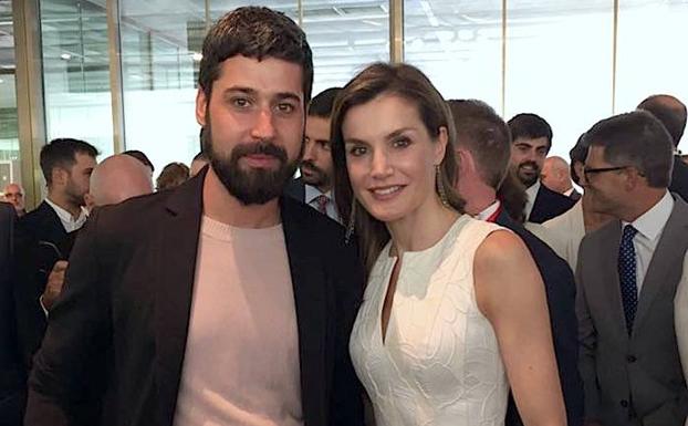 El ubetense Moisés Nieto recibe uno de los Premios Nacionales de la Moda