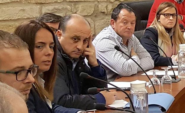 El grupo municipal del PP aclara que aparta a dos concejales por decisión de los otros cinco