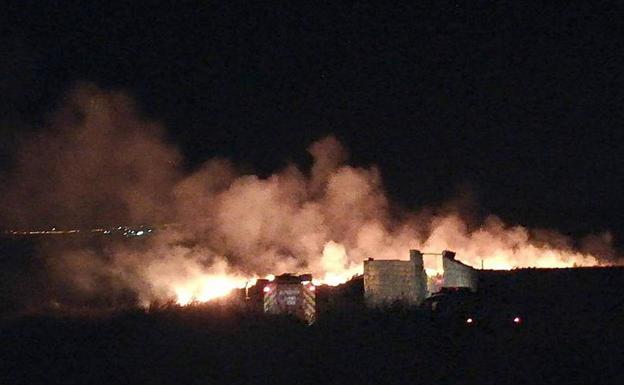 Incendio junto al complejo municipal de piscinas