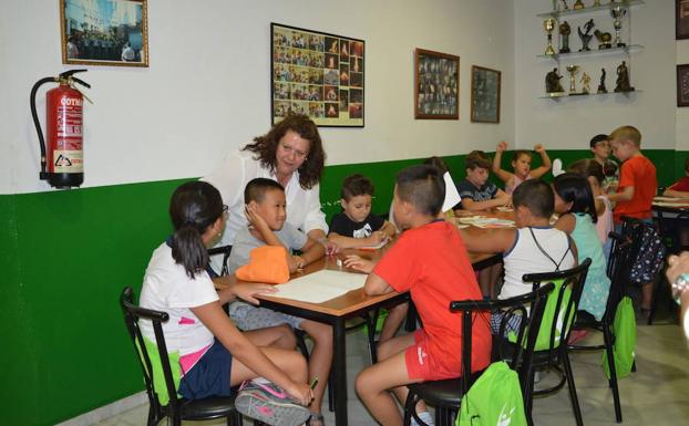 Ocio y aprendizaje en la escuela de verano impulsada por el Ayuntamiento