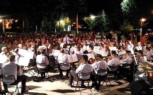 Concierto al aire libre de la Agrupación Musical Ubetense