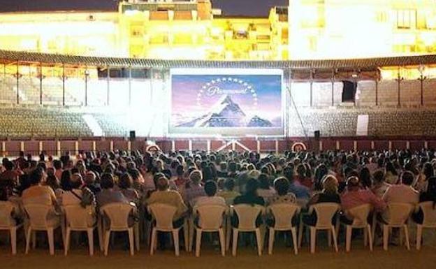Suspendido el cine de verano por los daños que ha causado el temporal en la pantalla