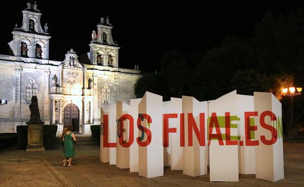 'Laberintos líricos' en la monumental plaza Vázquez de Molina