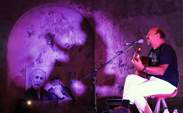 Javier Ruibal se ganó en San Lorenzo la devoción de los fieles a la buena música