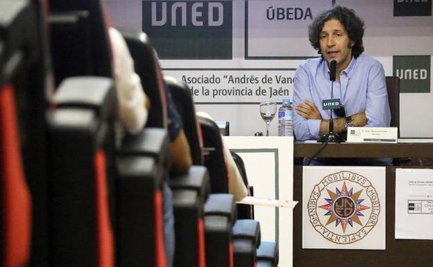 «Nadie ha llegado tan lejos en el uso del lenguaje como Joaquín Sabina»
