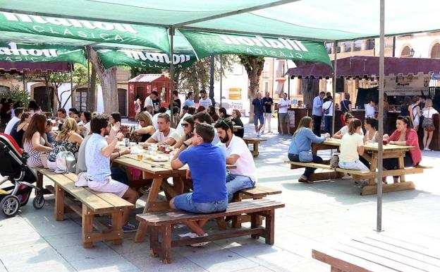 Arranca la Feria de la Tapa en la plaza Primero de Mayo