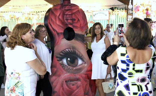 Elementos decorativos ‘made in' Úbeda en la entrada de la feria