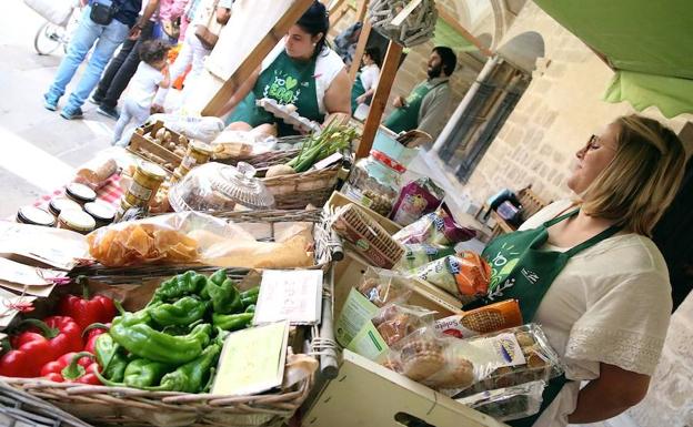 El Hospital de Santiago acoge un mercado de productos ecológicos