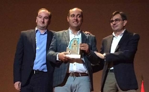 El IEG entregó el Premio 'Cronista Alfredo Cazabán' al historiador ubetense Vicente Ruiz