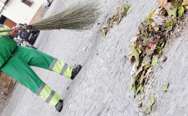 Esta noche no habrá recogida de basura por la festividad del patrón del servicio