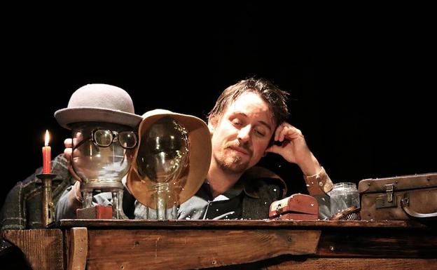 'Le Fumiste', teatro de objetos y magia en una función sublime