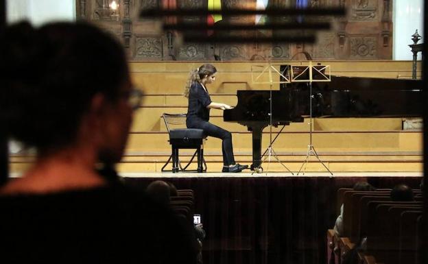 Jóvenes talentos de la música muestran su virtuosismo en el Hospital de Santiago