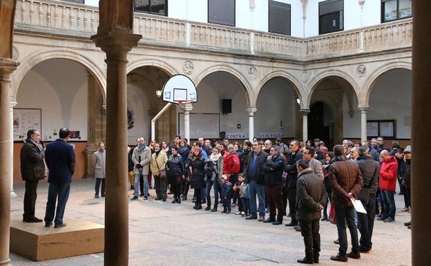 El colegio de la Trinidad acogió un acto en defensa de la red escolar publica