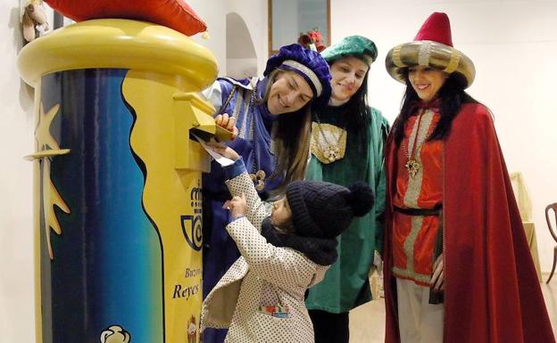 Abierto el Buzón Real para recibir las cartas dirigidas a los Reyes Magos