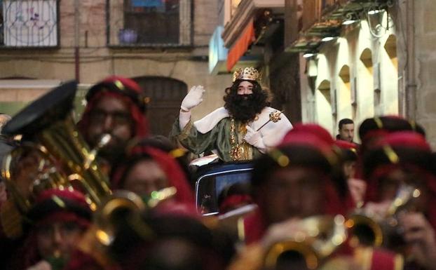 Todo preparado en Úbeda para la cabalgata de Reyes, aunque con la mirada puesta en el cielo