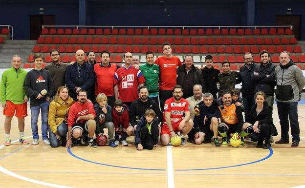 Políticos y periodistas se midieron en un encuentro solidario