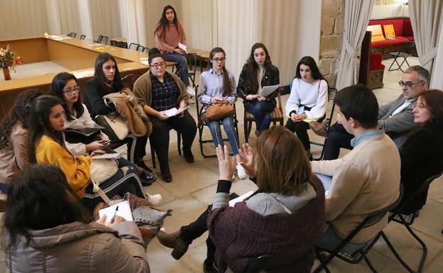 Alumnos de Bachillerato tomaron la palabra en Úbeda durante el Torneo de Debate ‘Jóvenes Promesas’