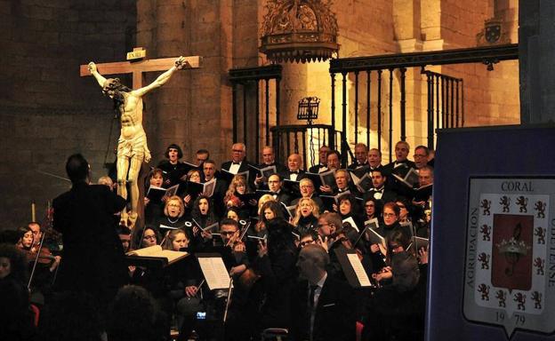 La Agrupación Coral Ubetense ofreció el 'Requiem' de Mozart en Toro