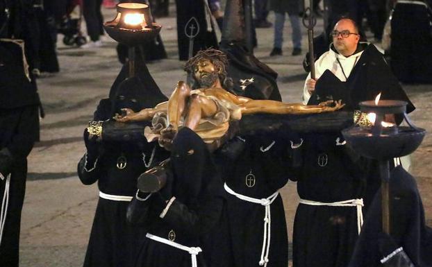 Un Jueves Santo de procesión en procesión