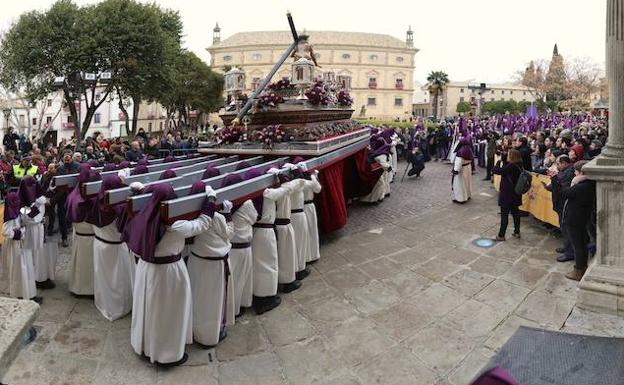 La lluvia deslució el Viernes Santo ubetense y obligó a suspender la Procesión General