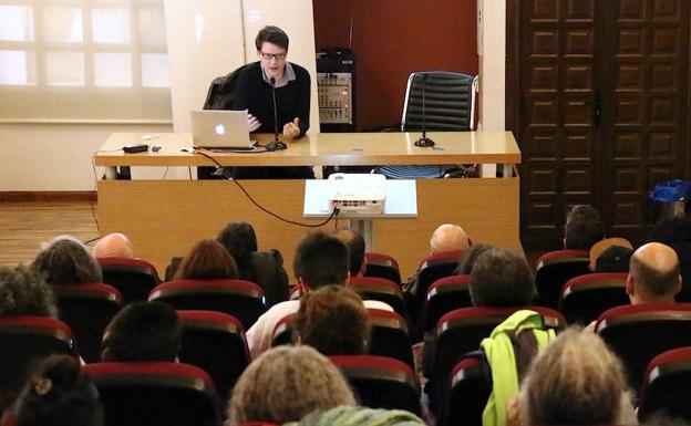 Clase magistral de Álvaro Catalán de Ocón en Úbeda sobre artesanía y diseño