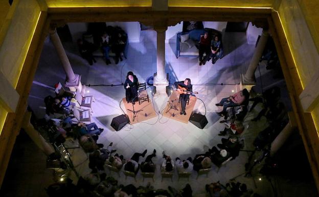 La cantaora sevillana Alicia Gil pasó por el Festival Flamencos y Mestizos de Úbeda