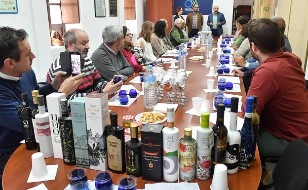 Curso de sumillería de aceites destinado a profesionales del turismo y la hostelería