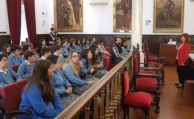 Recepción a los alumnos de La Milagrosa ganadores del Certamen Aula de Patrimonio