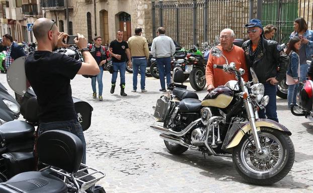 Amplia participación en la Reunión Motera del Renacimiento del Motoclub 12 Leones de Úbeda